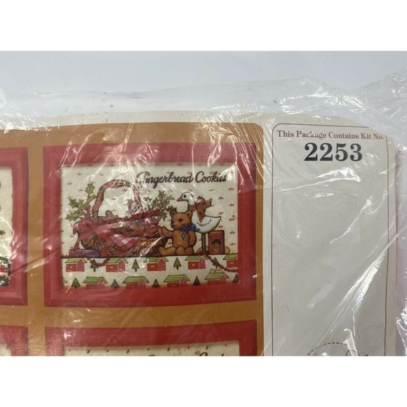 Vintage Creative Circle #2253 Festive Delights Christmas Crewel Embroidery Kit - Picture 4 of 6